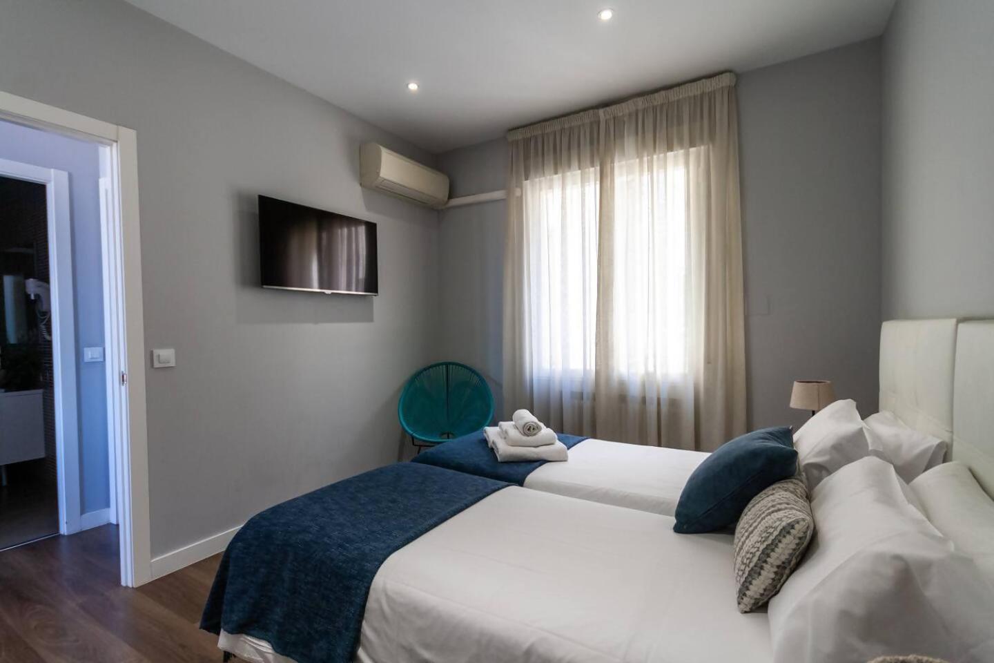 Atico En La Gran Via Con Terraza Apartman Madrid Kültér fotó