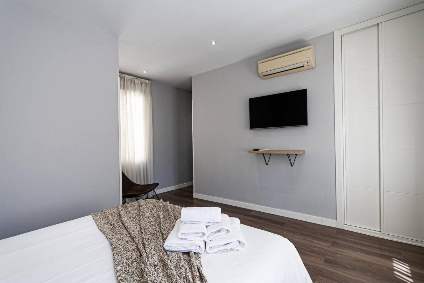 Atico En La Gran Via Con Terraza Apartman Madrid Kültér fotó