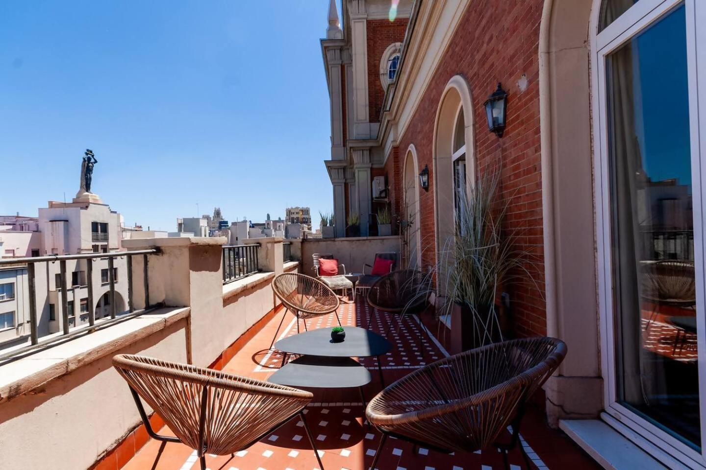 Atico En La Gran Via Con Terraza Apartman Madrid Kültér fotó